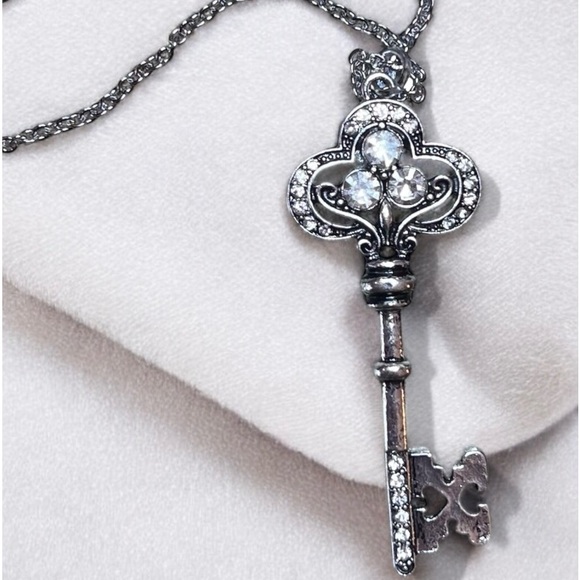 Key pendant charm necklace Key charm necklace Key pendant jewellery Rhinestones - Picture 10 of 17